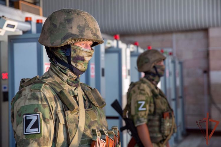 THE ROSGUARD SERVICEMEN DETAINED TWO EMPLOYEES OF THE ZAPOROZHYE NUCLEAR POWER PLANT WHO COOPERATED WITH THE UKRAINIAN ARMED FORCES