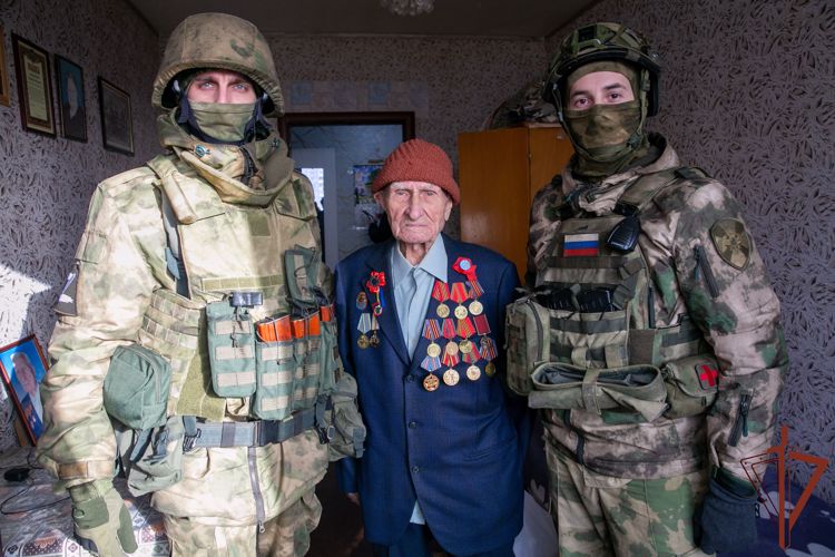 IN THE ZAPOROZHIE REGION ROSGUARDSMEN CONGRATULATED THE GREAT PATRIOTIC WAR VETERANS ON THE FORTHCOMING NEW YEAR