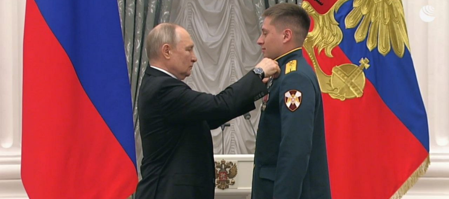 THE PRESIDENT OF THE RUSSIAN FEDERATION PRESENTED THE STATE AWARD A PARTICIPANT OF THE SPECIAL MILITARY OPERATION FROM THE ROSGUARD